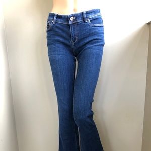 WHITE HOUSE/BLACK MARKET